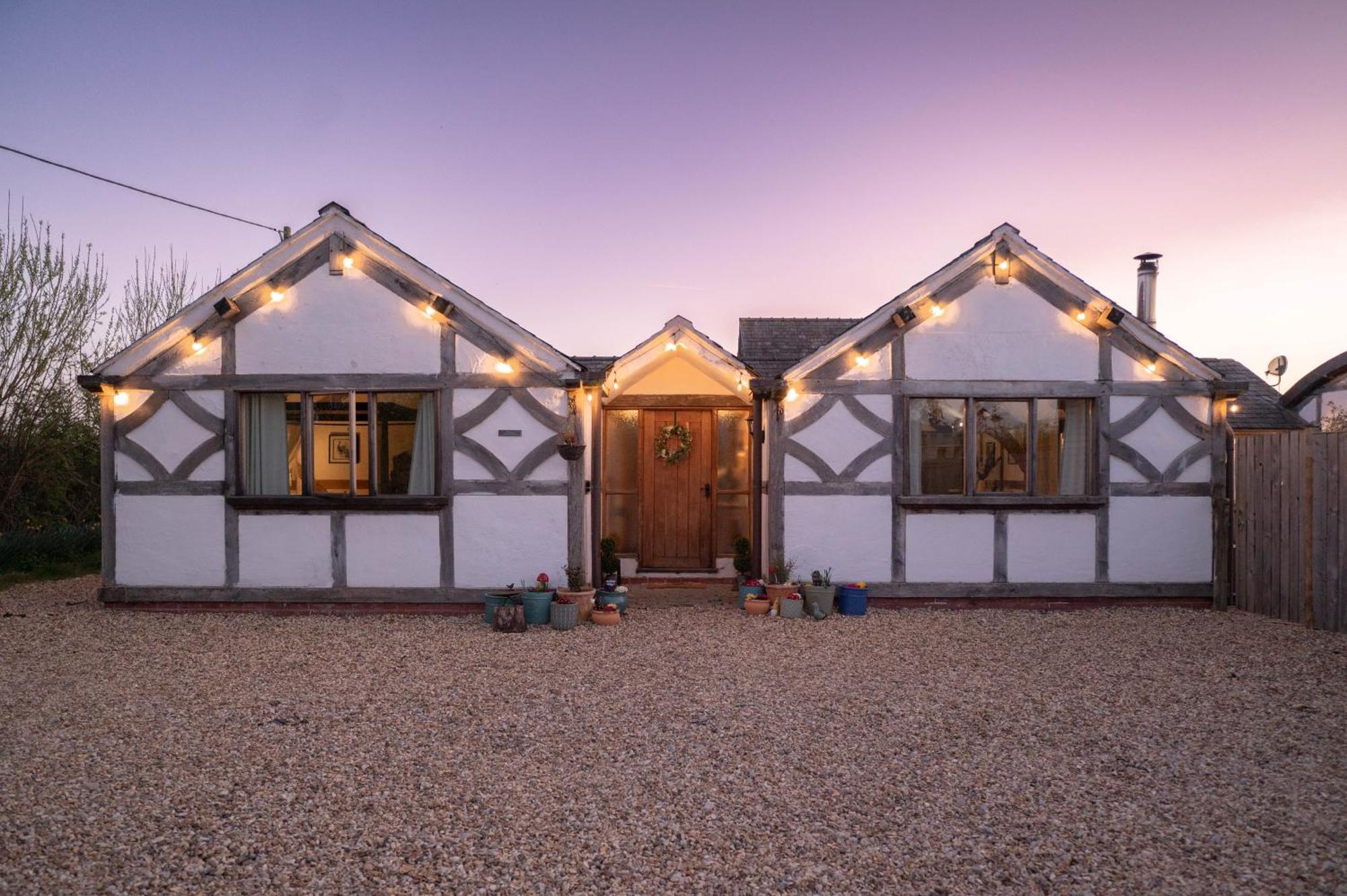Barnacre Green Cottage - Eco-Friendly Cosy Cottage Moreton  エクステリア 写真