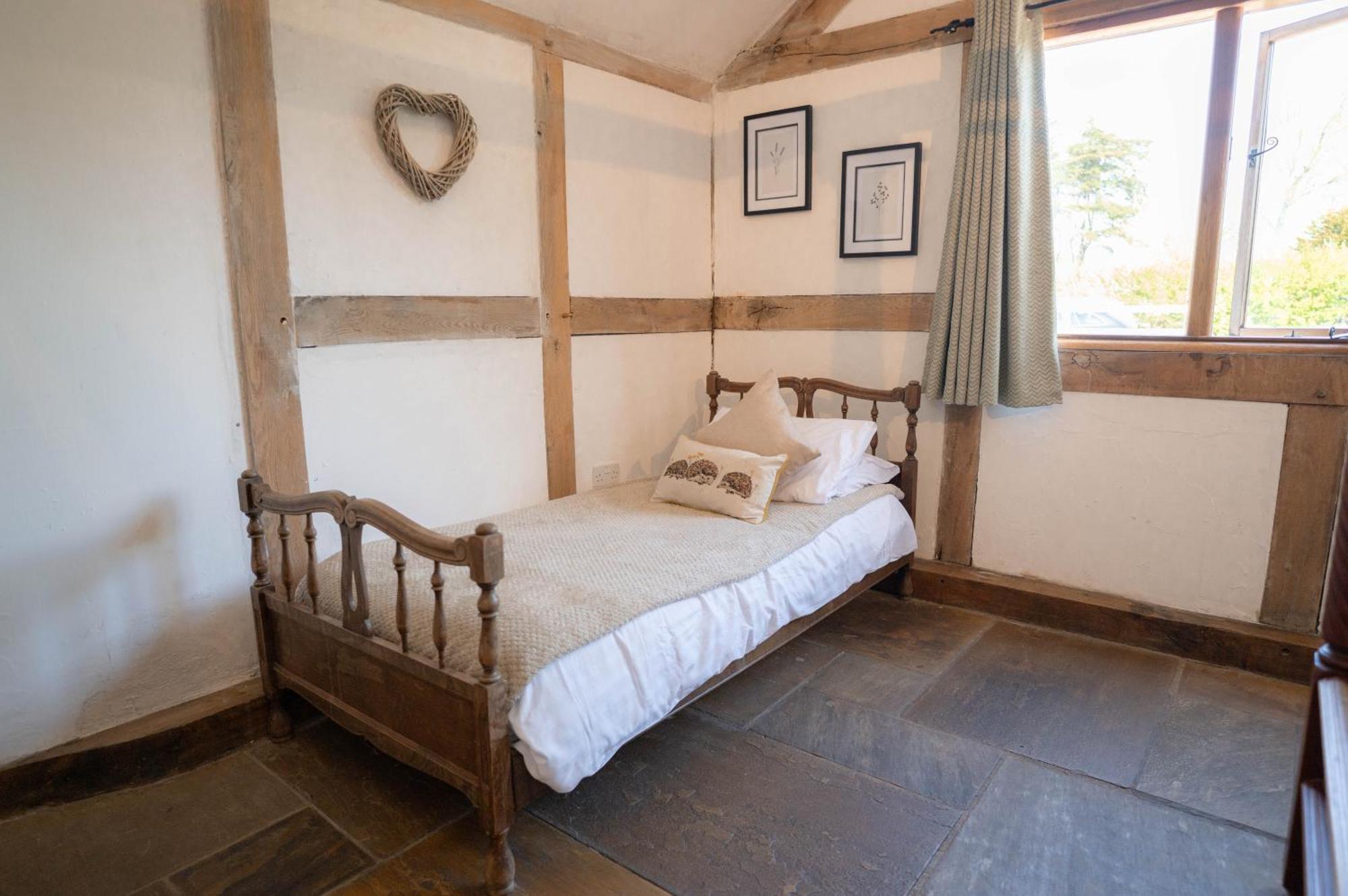 Barnacre Green Cottage - Eco-Friendly Cosy Cottage Moreton  エクステリア 写真